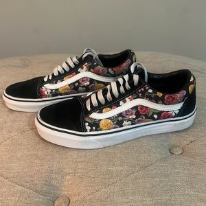 Vans old Skool black/floral women’s US size 8, men’s size 6.5.